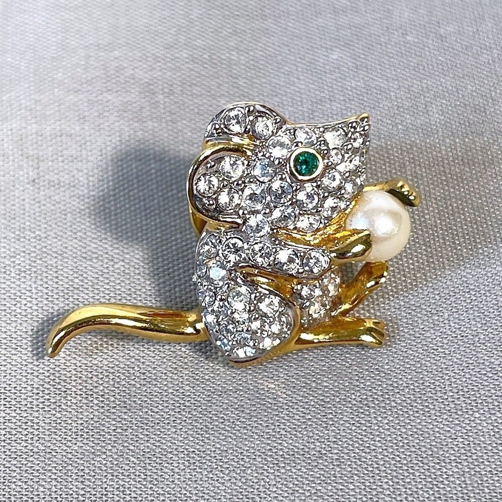 Vintage Swarovski Crystal Mouse Pin Signed Gold Tone Pearl Green Eye Brooch 1in